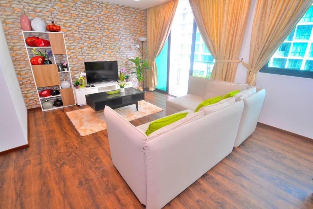 Vivacity Jazz Suite New Luxury Vivacity Cozy Home Lv8 Кучинг Екстериор снимка