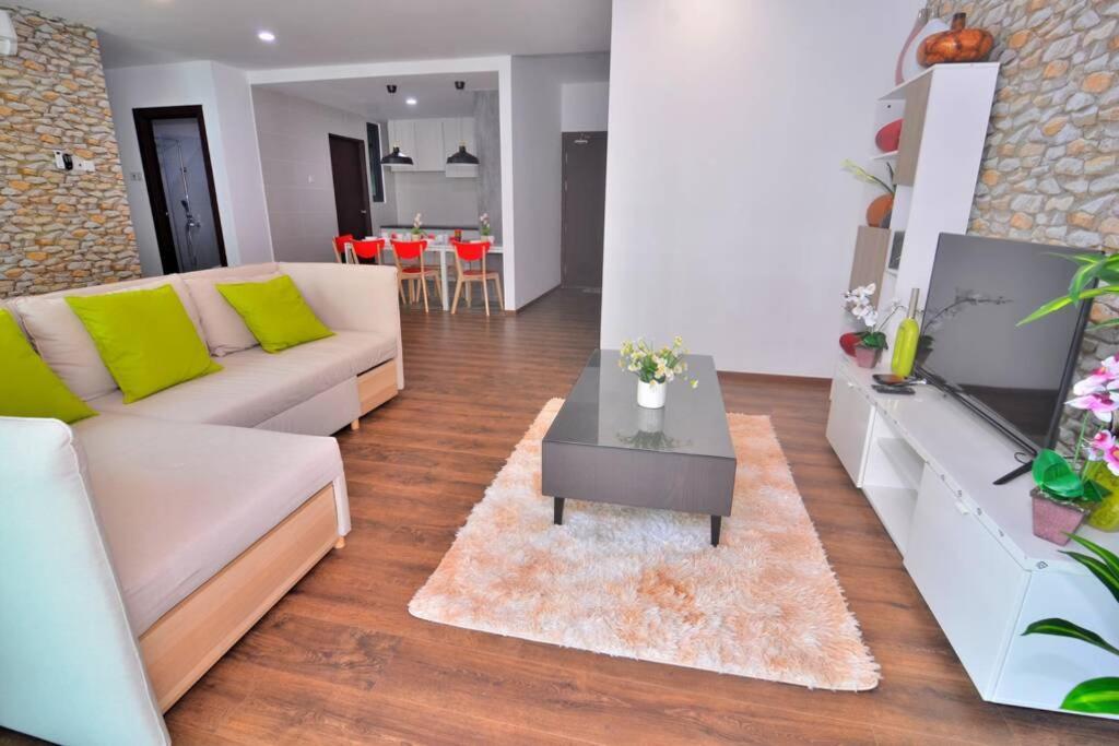 Vivacity Jazz Suite New Luxury Vivacity Cozy Home Lv8 Кучинг Екстериор снимка